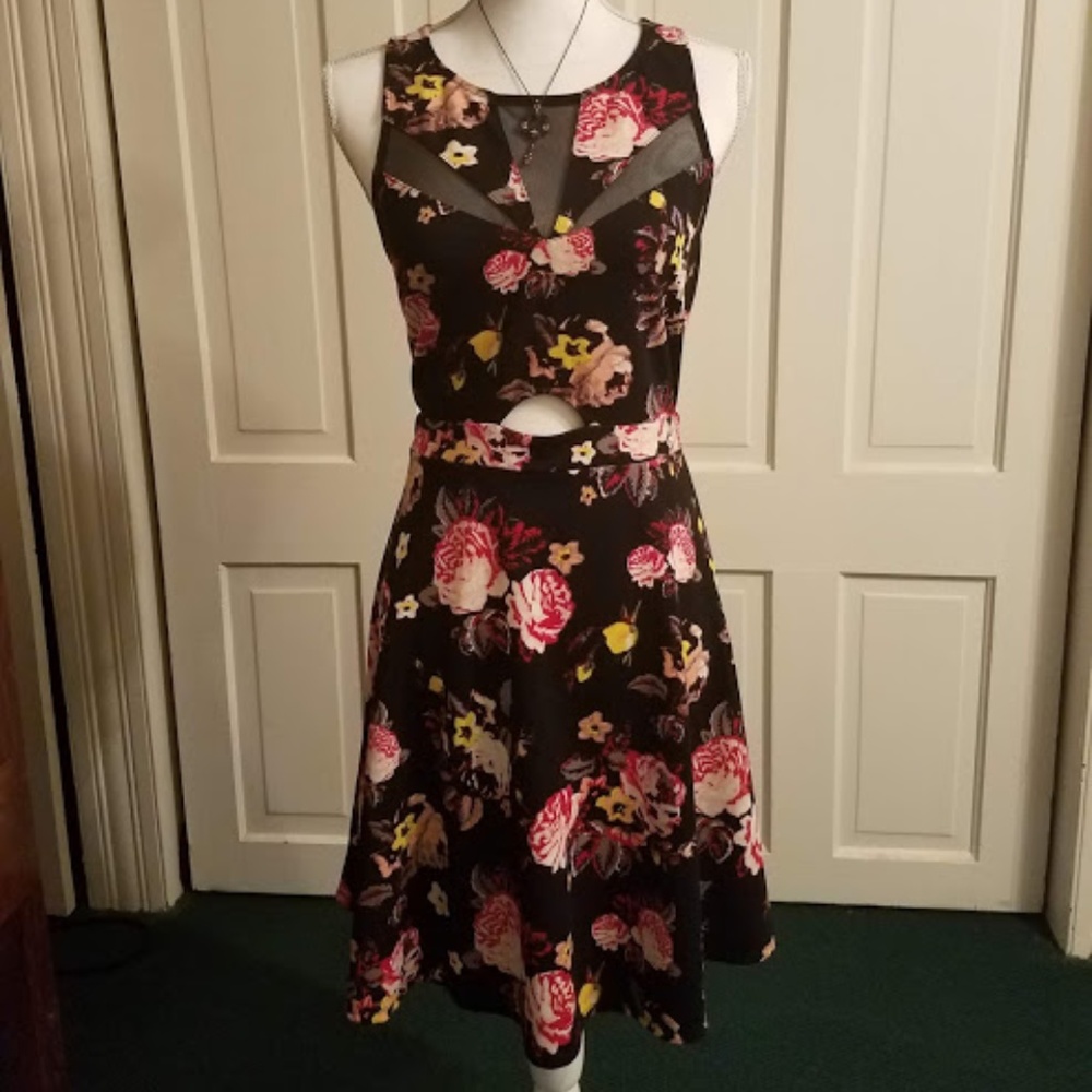 Material Girl Black Sleeveless Dress Rose Print L